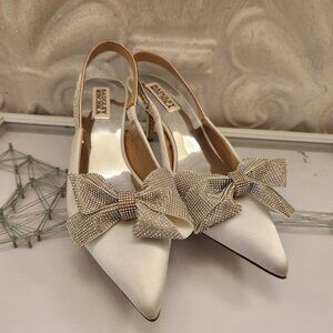 Badgley Mischka Bow detail sling back heels. NWT. Size 6